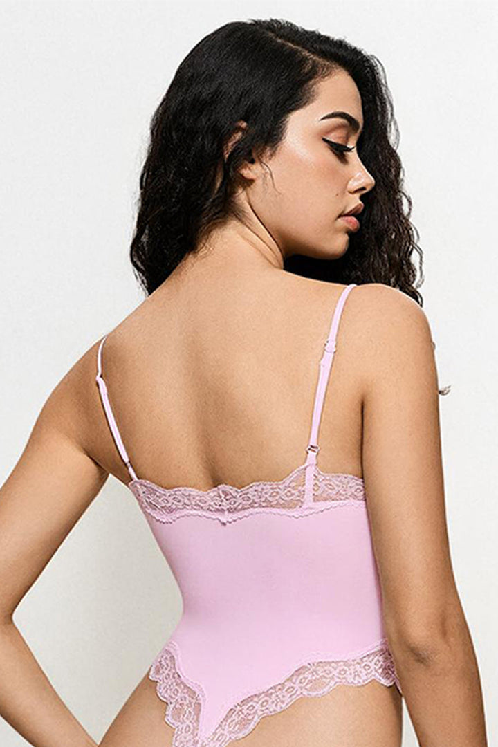 Sexy einfarbiger Stretch-Bodysuit mit Spaghettiträgern und Spitzenbesatz