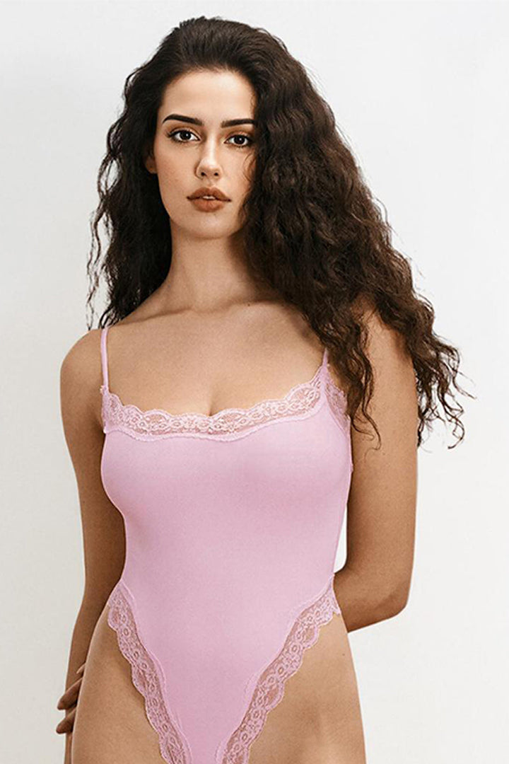 Sexy einfarbiger Stretch-Bodysuit mit Spaghettiträgern und Spitzenbesatz